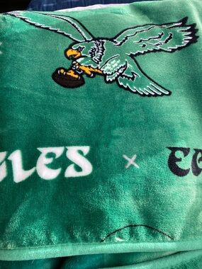 Green Eagles Plush Throw Blanket by